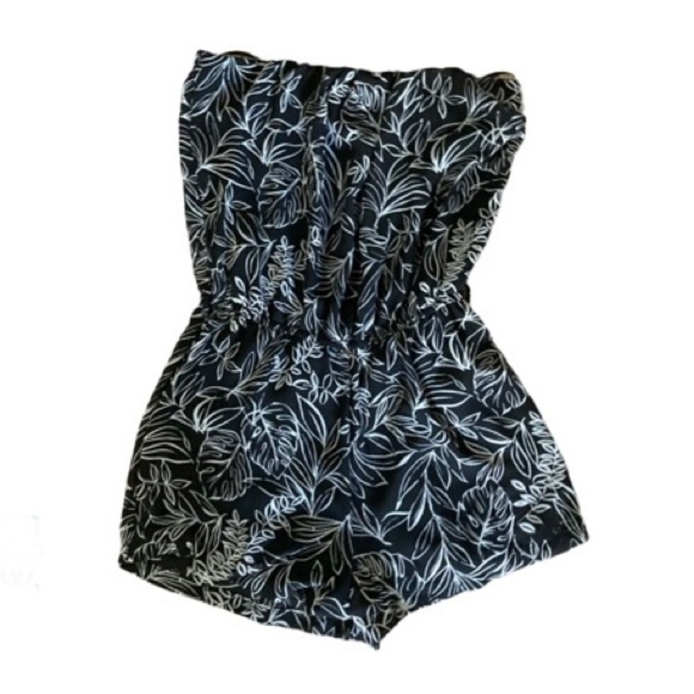 Forever 21 Size S black and white sleeveless lightweight romper